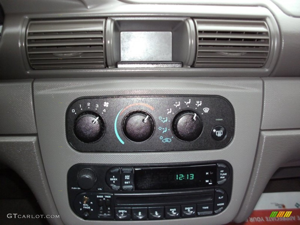 2004 Dodge Stratus SE Sedan Controls Photo #57555911