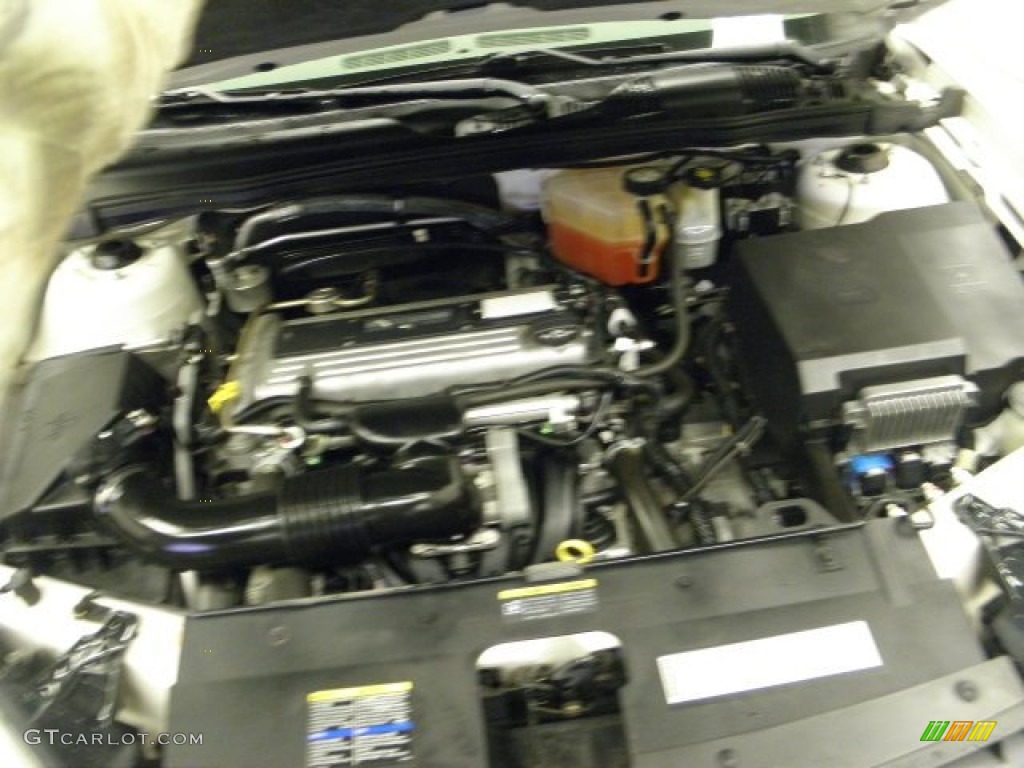 2005 Malibu Sedan - White / Gray photo #4