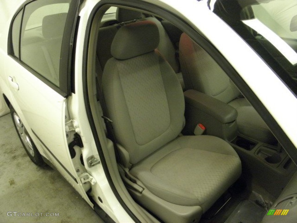 2005 Malibu Sedan - White / Gray photo #8