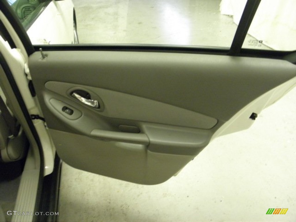 2005 Malibu Sedan - White / Gray photo #9