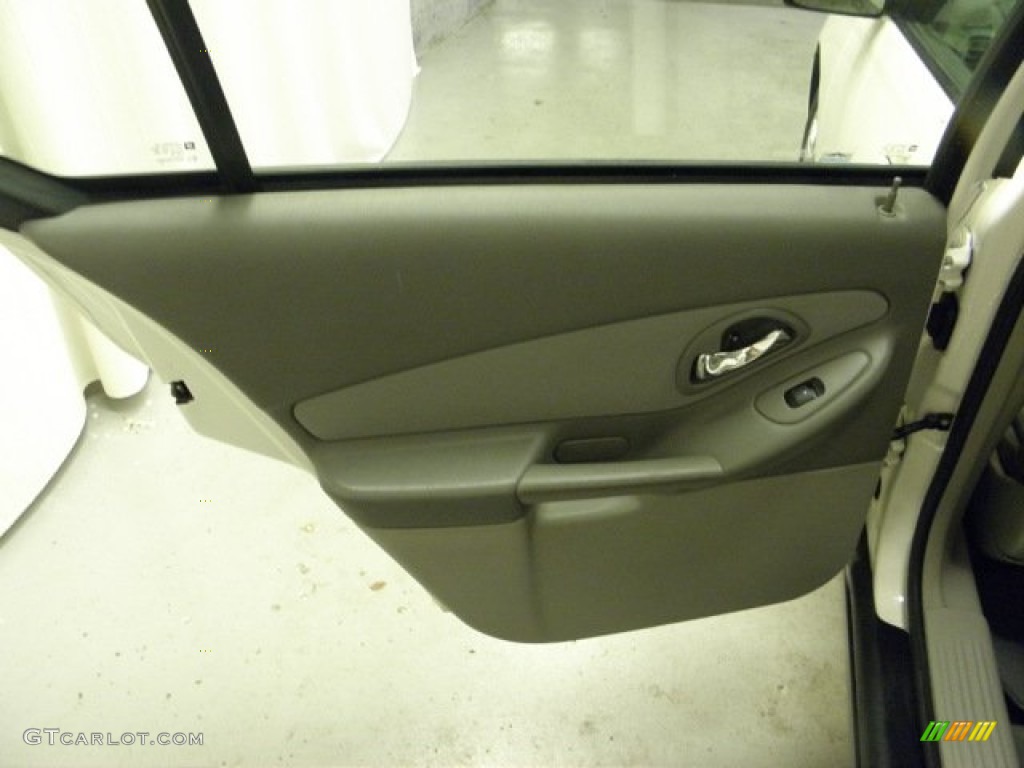 2005 Malibu Sedan - White / Gray photo #13
