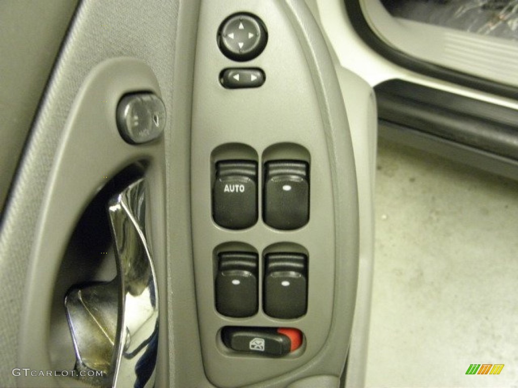2005 Malibu Sedan - White / Gray photo #16