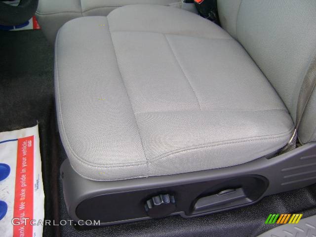 2006 F150 XL Regular Cab - Bright Red / Medium Flint photo #17
