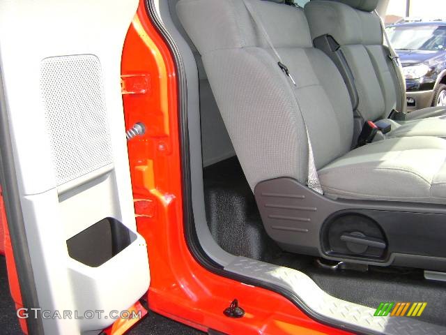 2006 F150 XL Regular Cab - Bright Red / Medium Flint photo #23