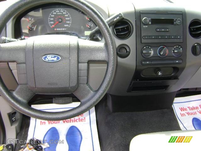2006 F150 XL Regular Cab - Bright Red / Medium Flint photo #26
