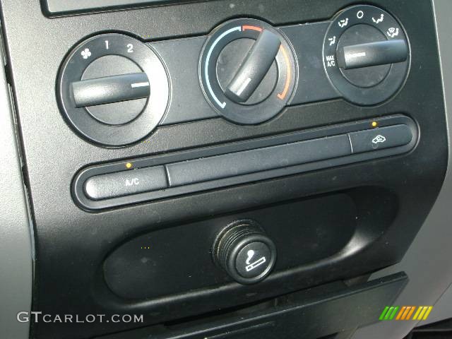 2006 F150 XL Regular Cab - Bright Red / Medium Flint photo #30