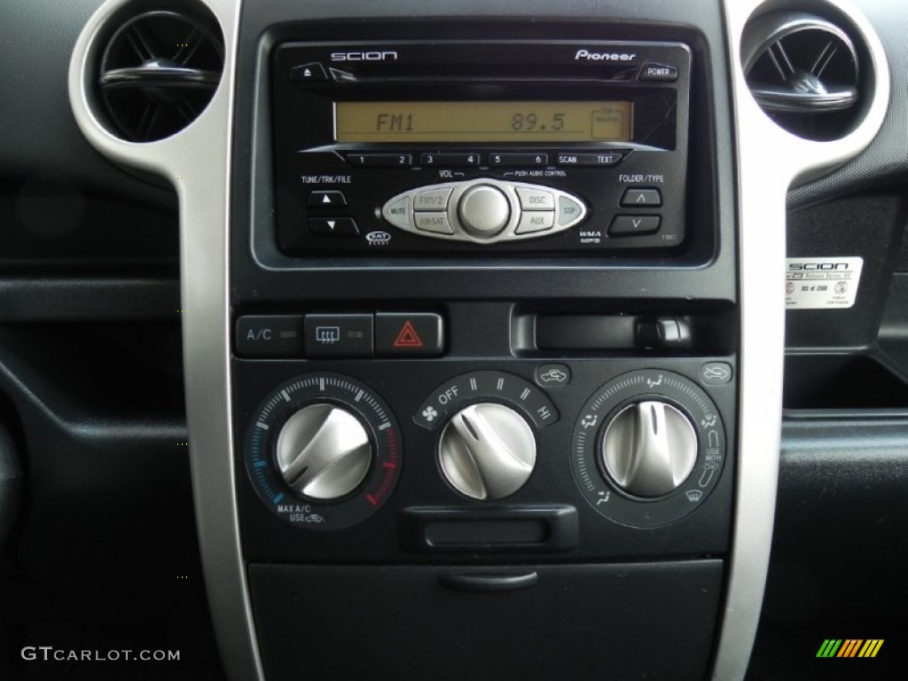 2006 Scion xB Release Series 4.0 Controls Photo #57579821