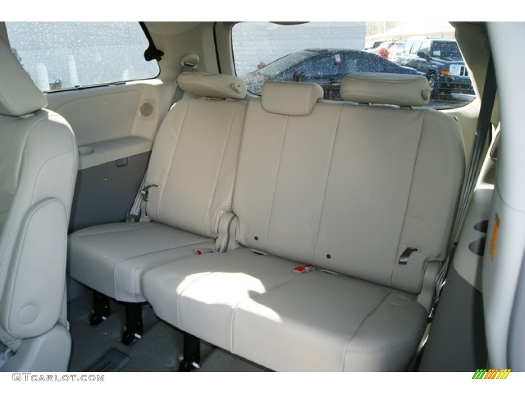 2012 Sienna XLE AWD - Super White / Light Gray photo #10