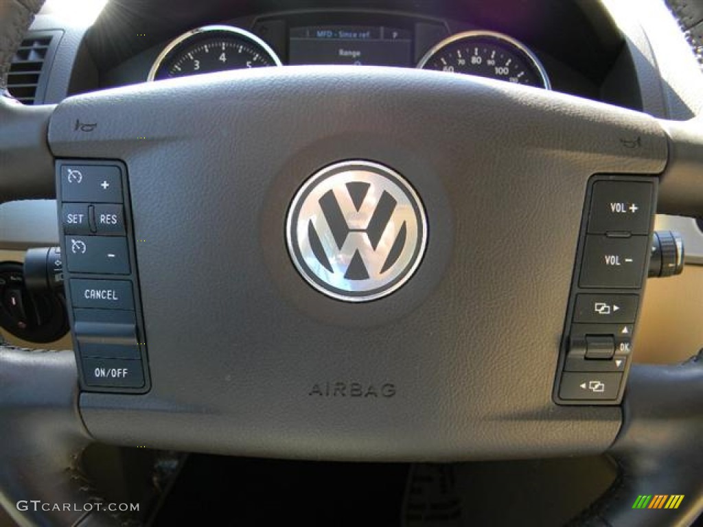 2008 Volkswagen Touareg 2 V8 Pure Beige Steering Wheel Photo #57596600