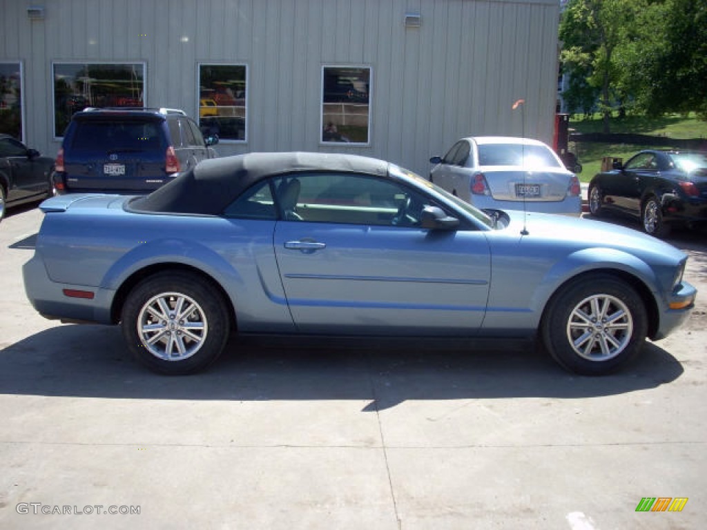 2007 Mustang V6 Deluxe Convertible - Windveil Blue Metallic / Medium Parchment photo #5