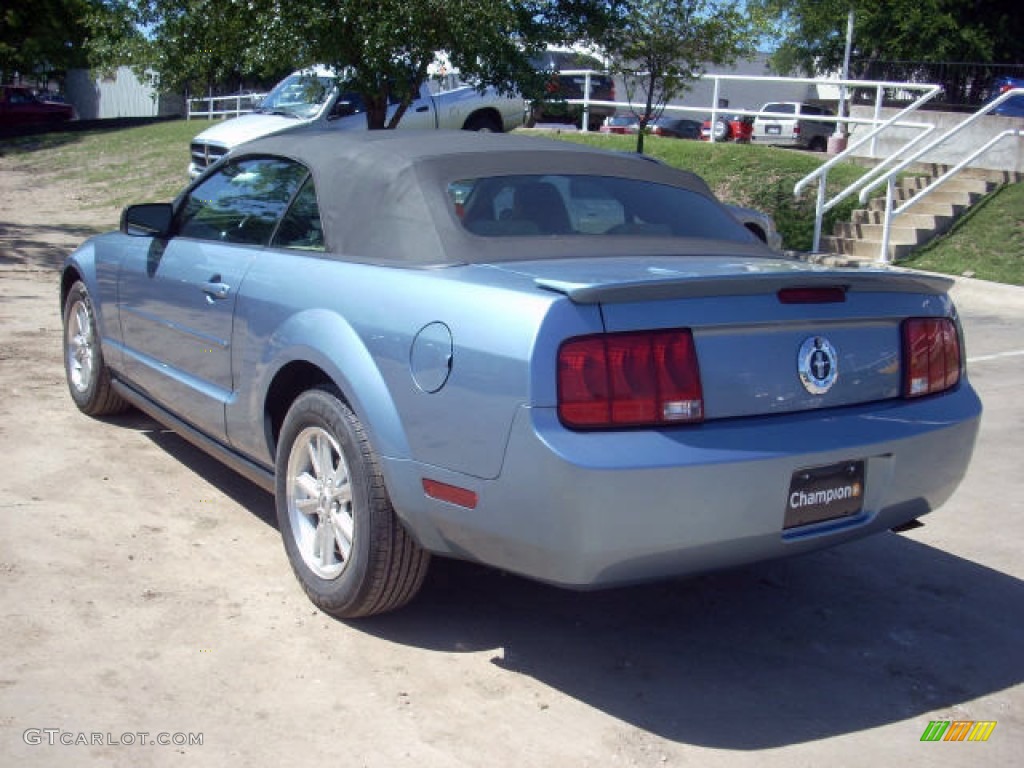 2007 Mustang V6 Deluxe Convertible - Windveil Blue Metallic / Medium Parchment photo #8