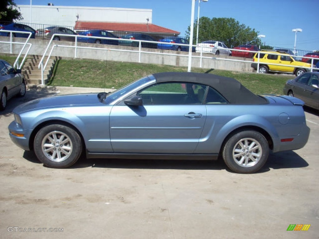 2007 Mustang V6 Deluxe Convertible - Windveil Blue Metallic / Medium Parchment photo #9