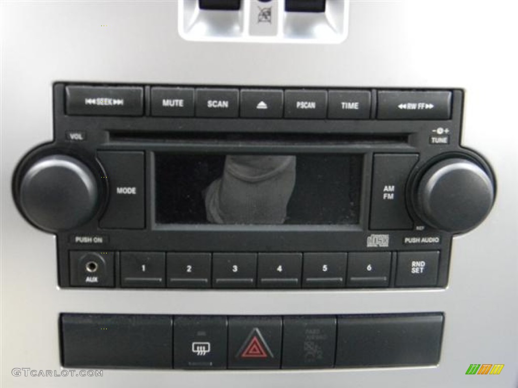 2006 Chrysler PT Cruiser Touring Audio System Photos