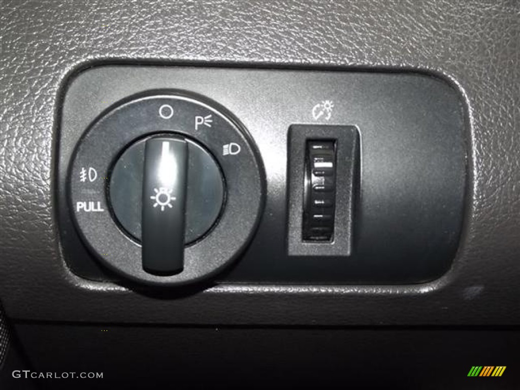 2006 Ford Mustang GT Premium Coupe Controls Photo #57600390