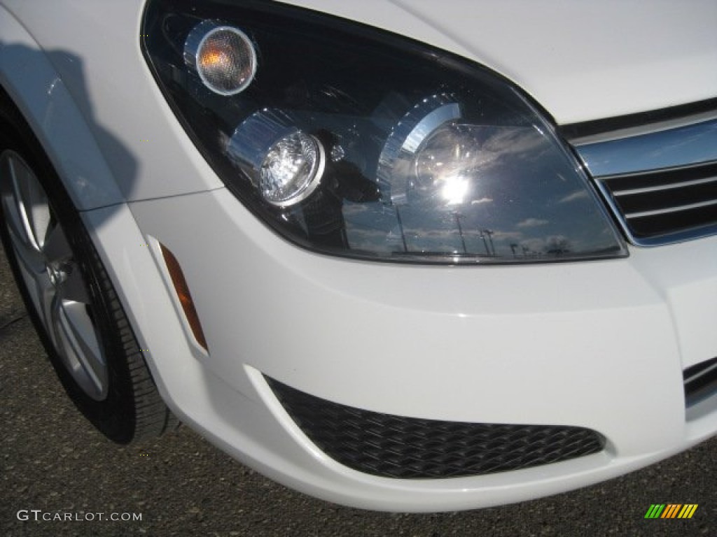 2008 Astra XE Sedan - Arctic White / Charcoal photo #13