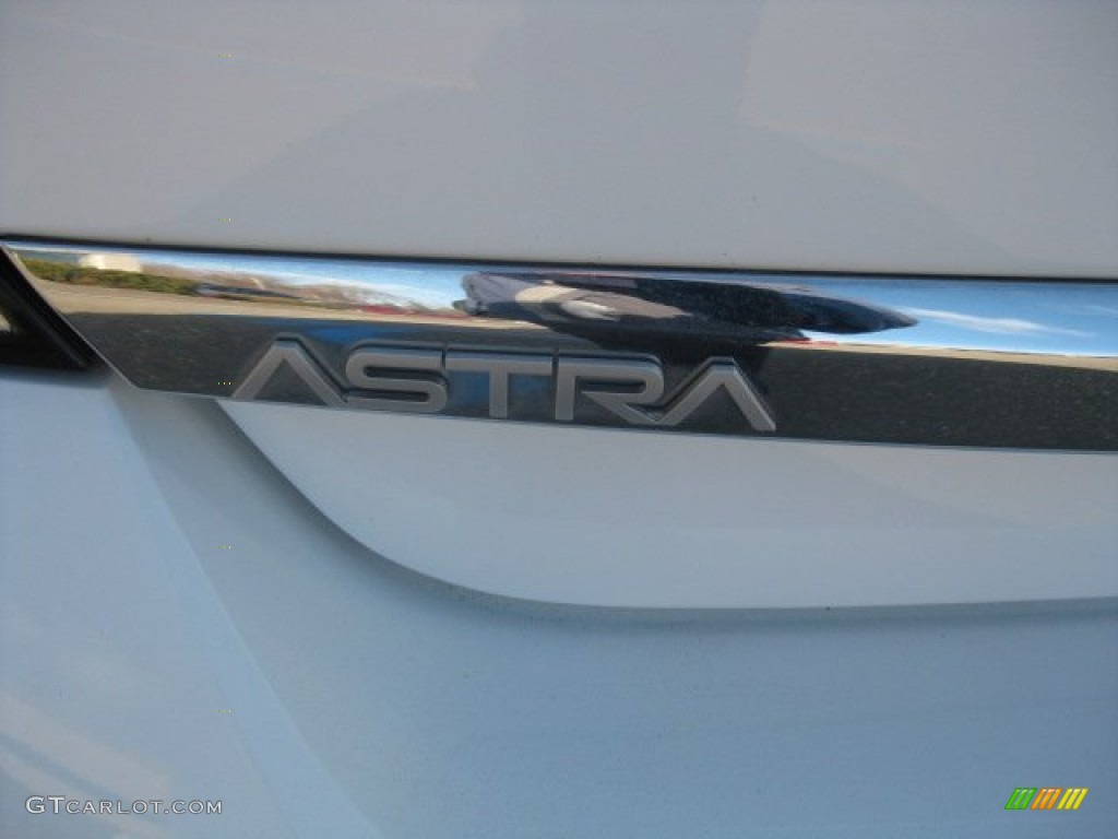 2008 Astra XE Sedan - Arctic White / Charcoal photo #17