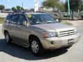 2005 Sonora Gold Pearl Toyota Highlander V6  photo #3