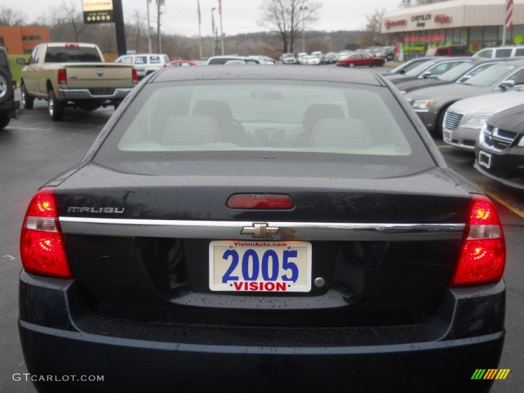 2005 Malibu Sedan - Dark Blue Metallic / Gray photo #13