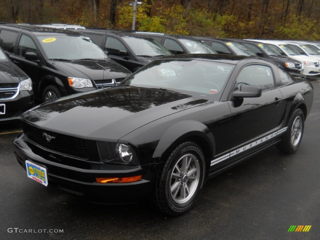 2005 Mustang V6 Deluxe Coupe - Black / Dark Charcoal photo #1