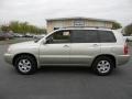 2001 Vintage Gold Metallic Toyota Highlander V6  photo #8