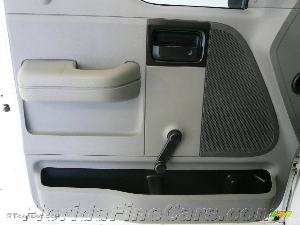 2006 F150 XL Regular Cab - Oxford White / Medium Flint photo #9