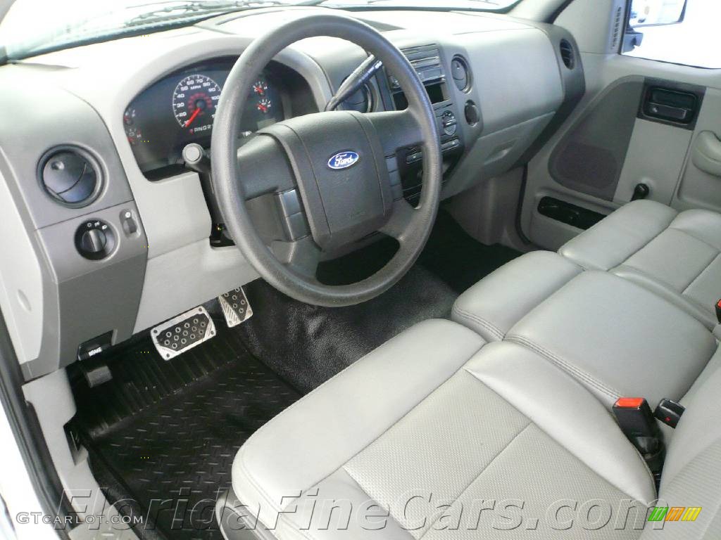 2006 F150 XL Regular Cab - Oxford White / Medium Flint photo #10