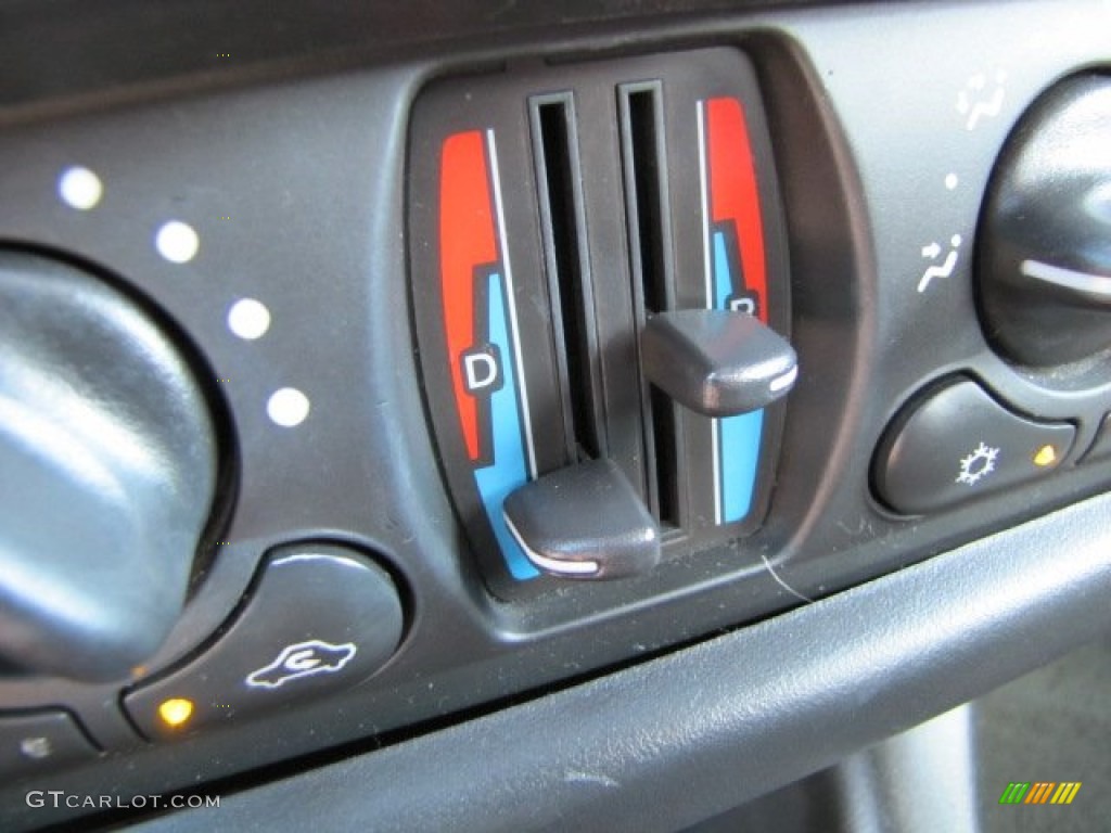 2005 Chevrolet Monte Carlo Supercharged SS Tony Stewart Signature Series Controls Photo #57611821