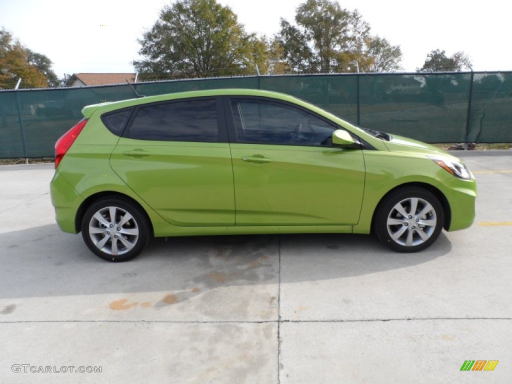 Electrolyte Green 2012 Hyundai Accent SE 5 Door Exterior Photo #57613084