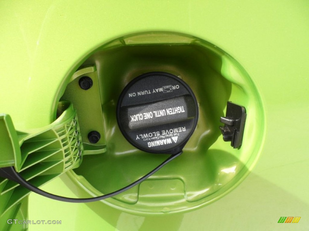 2012 Accent SE 5 Door - Electrolyte Green / Black photo #14
