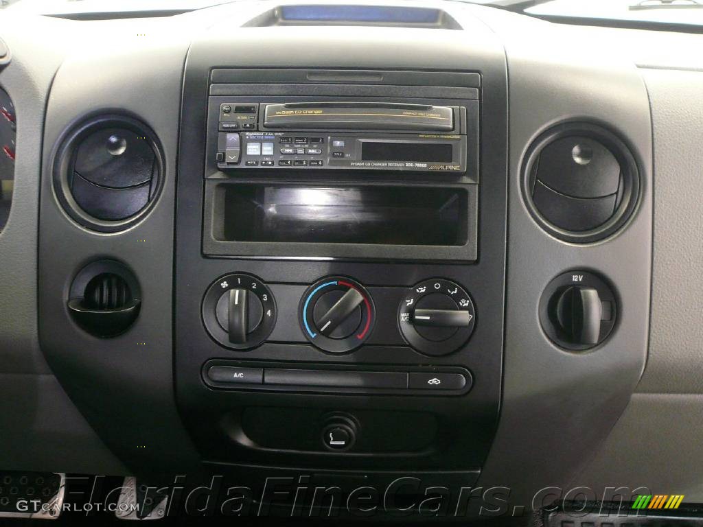 2006 F150 XL Regular Cab - Oxford White / Medium Flint photo #13