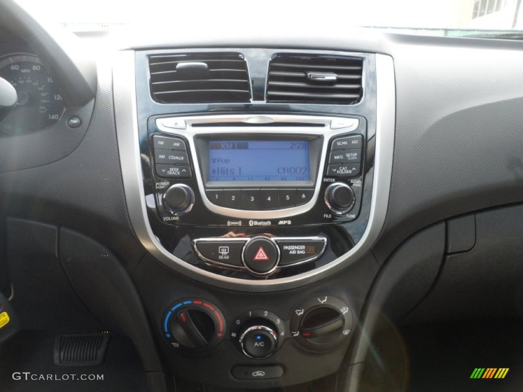 2012 Hyundai Accent SE 5 Door Controls Photo #57613306