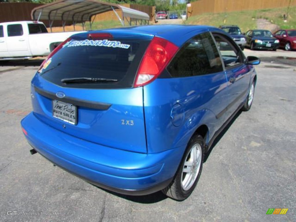 2000 Focus ZX3 Coupe - Light Sapphire Blue Metallic / Medium Graphite photo #3