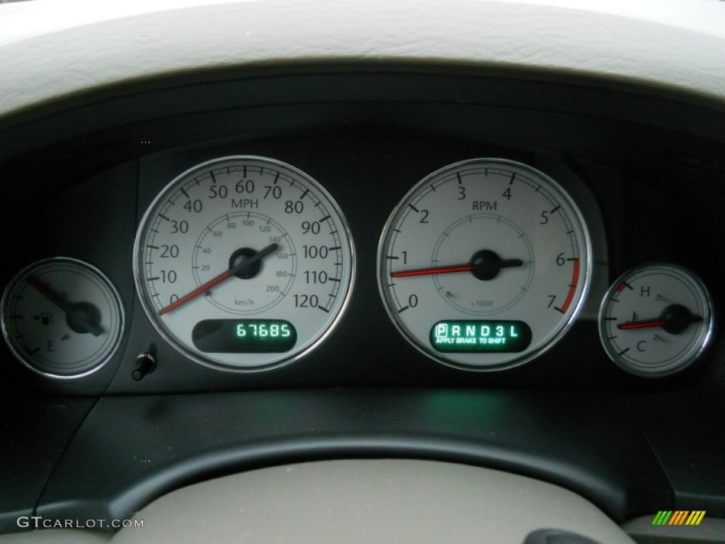 2006 Chrysler Town & Country Limited Gauges Photo #57618829