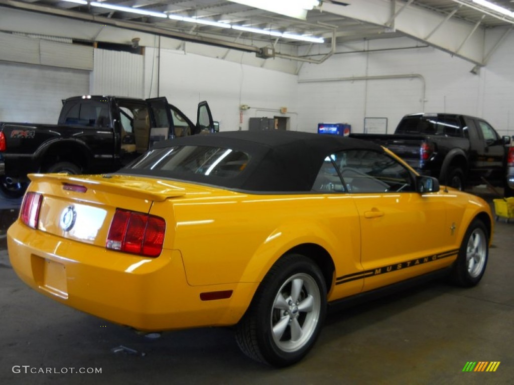 2007 Mustang V6 Deluxe Convertible - Grabber Orange / Dark Charcoal photo #2
