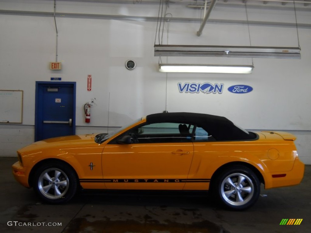 2007 Mustang V6 Deluxe Convertible - Grabber Orange / Dark Charcoal photo #14