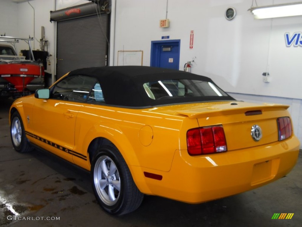 2007 Mustang V6 Deluxe Convertible - Grabber Orange / Dark Charcoal photo #15