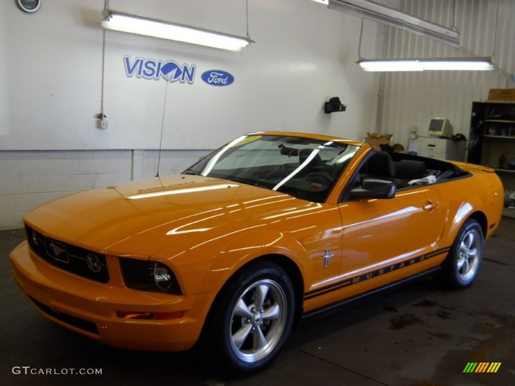2007 Mustang V6 Deluxe Convertible - Grabber Orange / Dark Charcoal photo #21