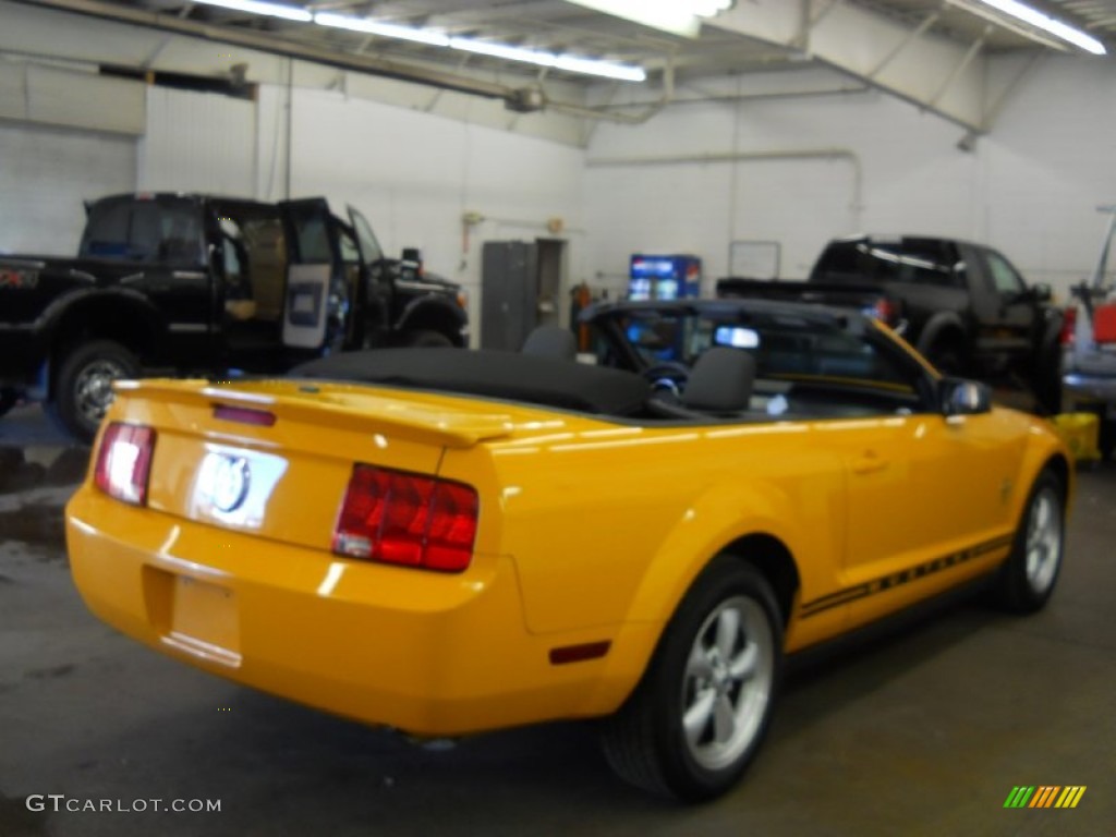 2007 Mustang V6 Deluxe Convertible - Grabber Orange / Dark Charcoal photo #23