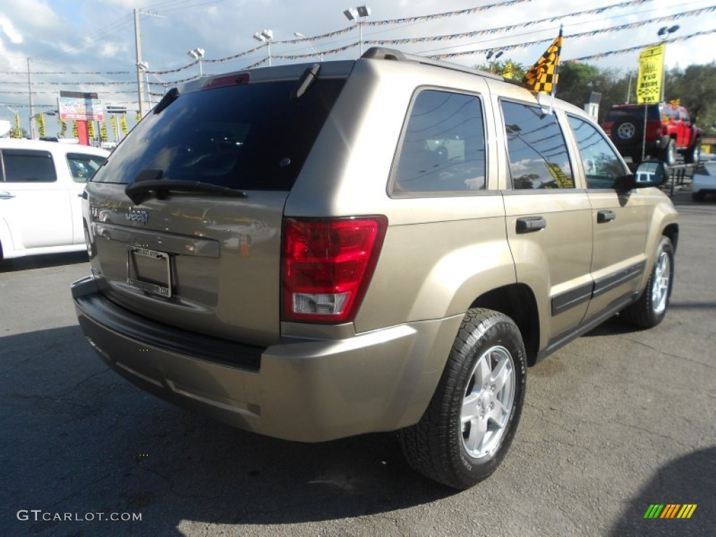 2006 Grand Cherokee Laredo - Light Khaki Metallic / Khaki photo #6