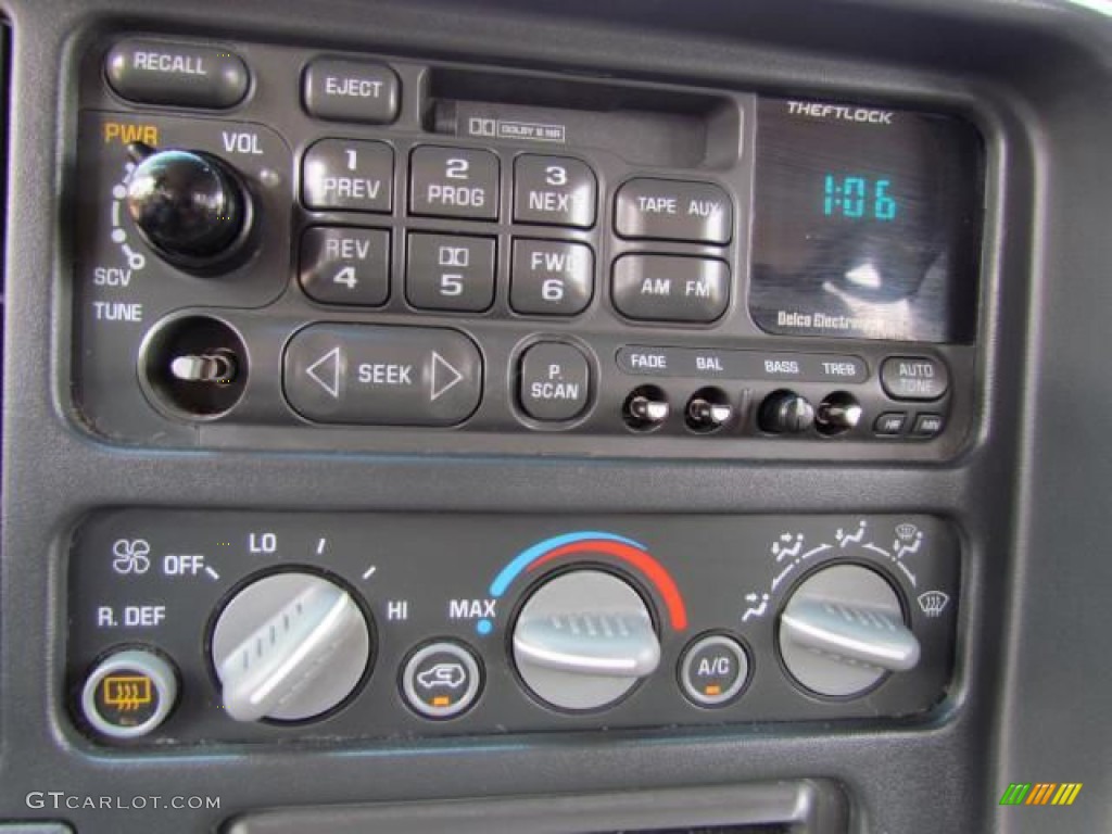 1998 Chevrolet Suburban K1500 LS 4x4 Audio System Photos
