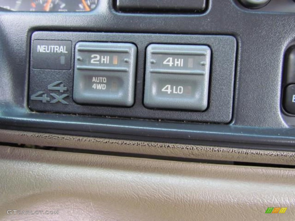 1998 Chevrolet Suburban K1500 LS 4x4 Controls Photo #57624968