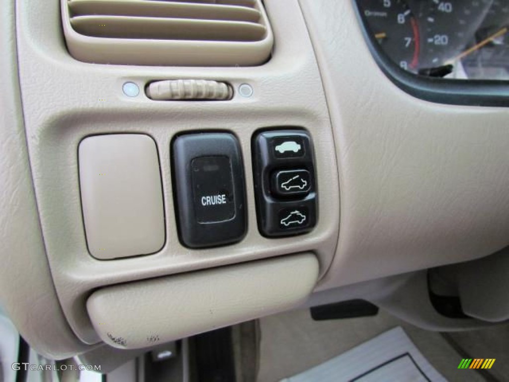 1998 Accord EX V6 Sedan - Taffeta White / Ivory photo #17