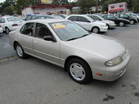 1997 Nissan Altima GLE Data, Info and Specs