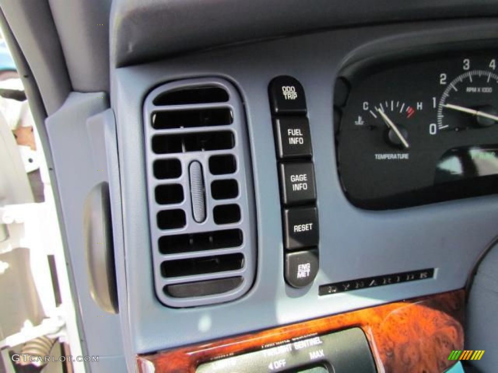 1997 Buick Park Avenue Sedan Controls Photo #57626938