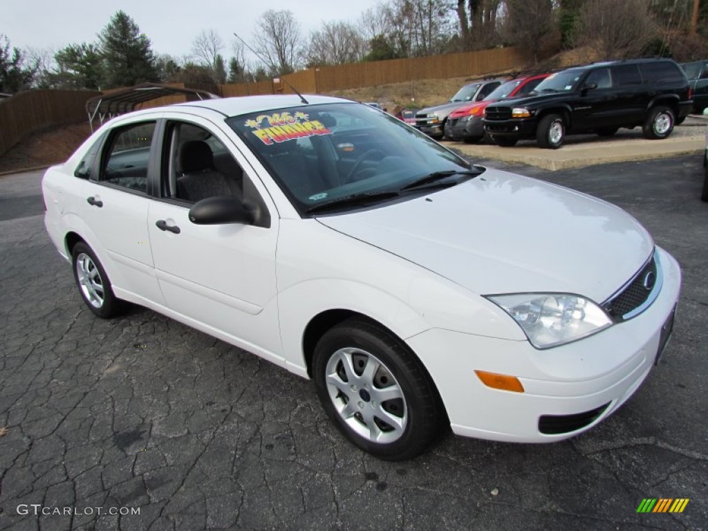 2005 Focus ZX4 SE Sedan - Cloud 9 White / Dark Flint/Light Flint photo #1