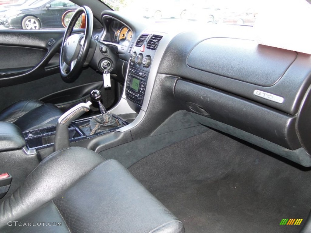 2006 Pontiac GTO Coupe Black Dashboard Photo #57628477