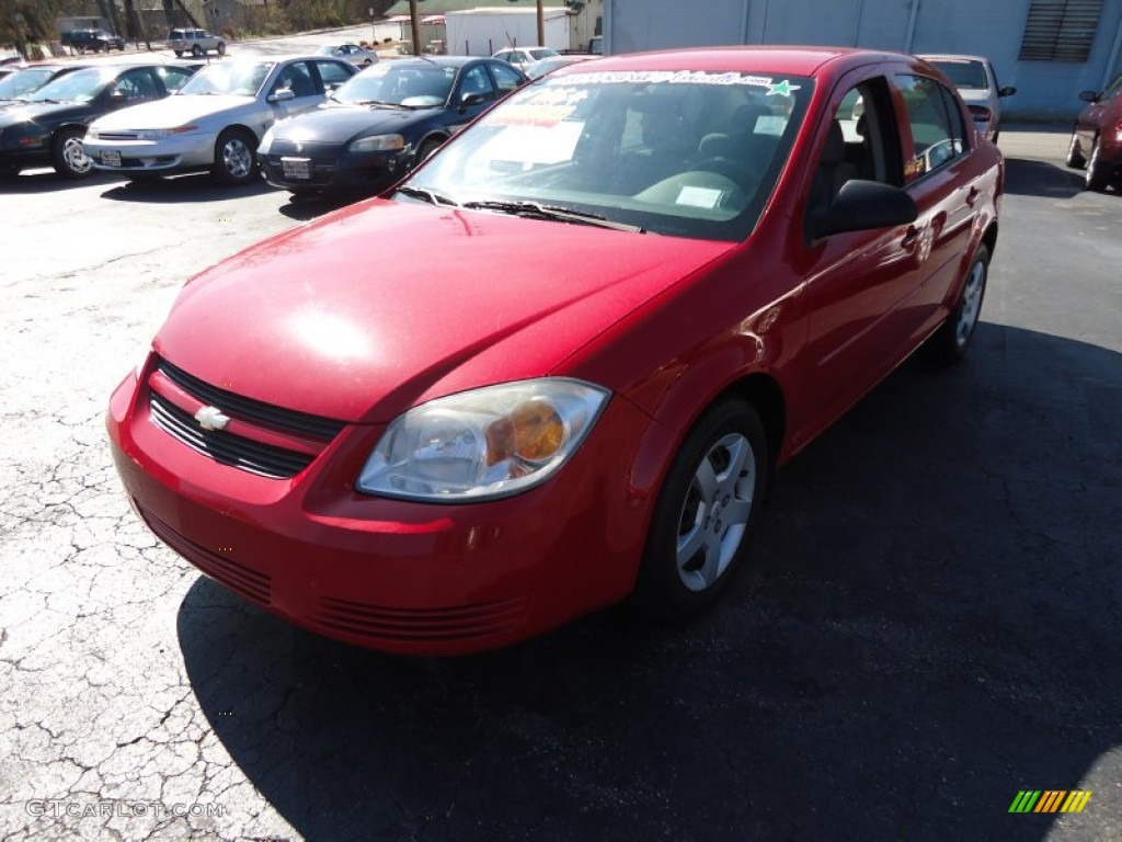 2005 Cobalt Sedan - Victory Red / Gray photo #11