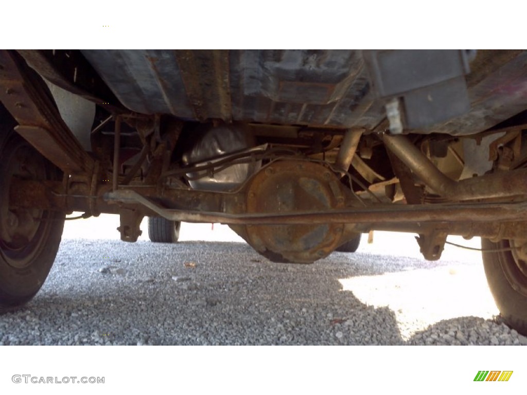 1988 Ford F150 XLT Lariat Regular Cab Undercarriage Photo #57629278