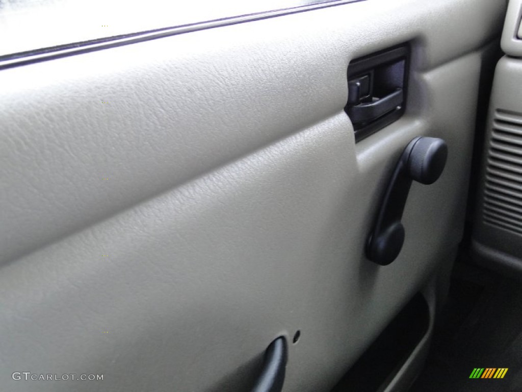 2004 Wrangler Sahara 4x4 - Black / Khaki photo #19