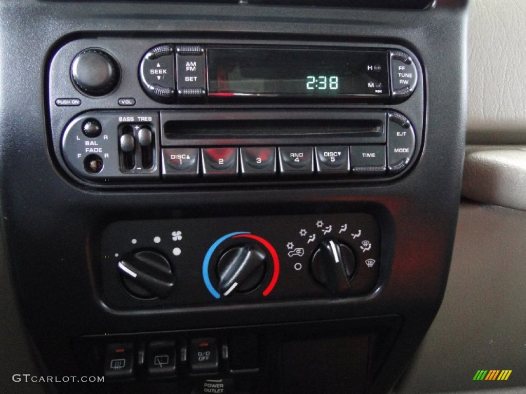 2004 Wrangler Sahara 4x4 - Black / Khaki photo #23